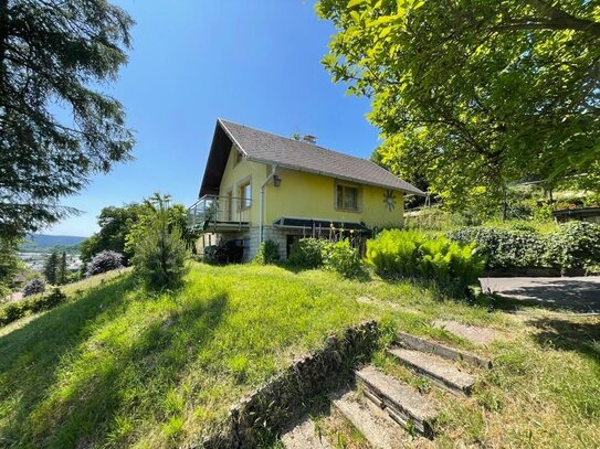 Idyllisch gelegenes Gartengrundstück im Süden des Thüringer Waldes mit Wochenendhaus und herrlichem Ausblick