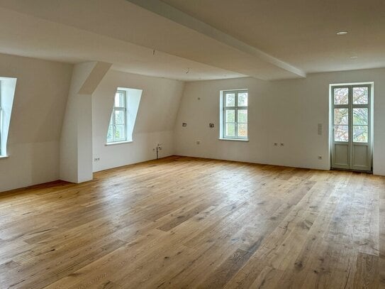 // Herrenhaus Hohnstädt // ERSTBEZUG // 5 Zimmer mit Balkon / Kamin und EBK //