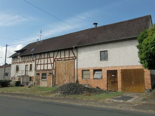 Bauernhaus mit Ausbaupotential, Ortsrandlage und Wiesen zur Pacht möglich