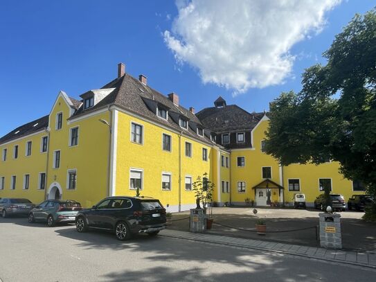 *Exklusives Mehrfamilienhaus* Historisches Schloss Ostheim: Der Zwölfer