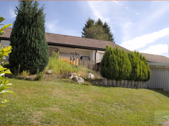 Herrlich gelegen in Herrischried - Einfamilienhaus mit Garage und Carport