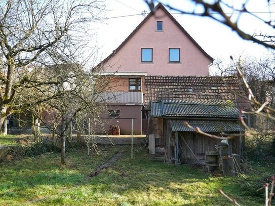 Einfamilienhaus mit großem Garten, 2 Garagen, Carport - sofort frei!