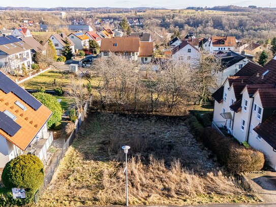 HEGERICH: Projektiertes Baugrundstück mit Genehmigung in guter Lage in Gräfenberg!