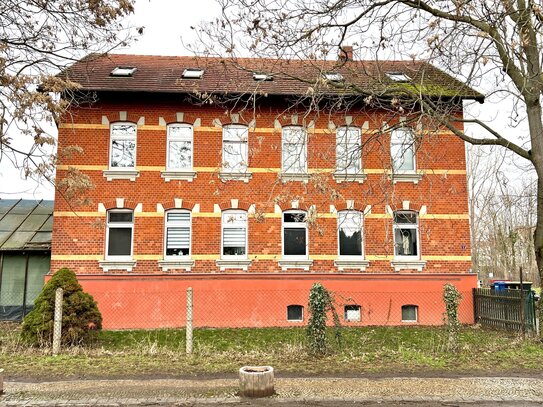 Mehrfamilienhaus mit 5 Parteien: Gute Raumaufteilung, helle Räume.