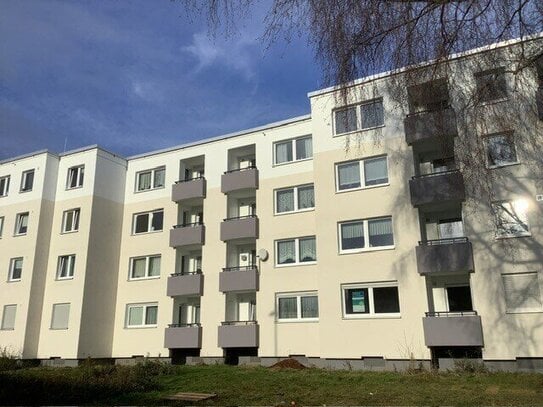 Etwas besonderes: Gemütliche 3-Zimmer-Wohnung mit Balkon und saniertem Bad.