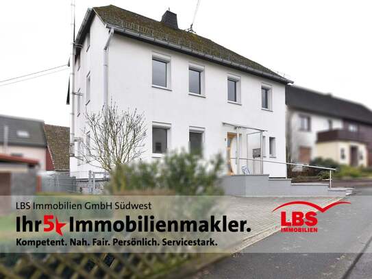 Großes Einfamilienhaus mit Scheune