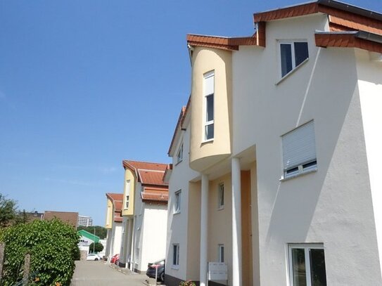 EXCLUSIVE 2ZKB-ARCHITEKTEN-DACHGESCHOSSWOHNUNG MIT GARAGE, KELLER UND SCHÖNER DACHTERRASSE MIT AUSSICHT IN BESTER WOHNL…