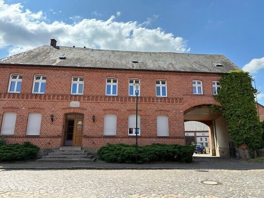 eine tolle außergewöhnliche Wohnung mit separatem Eingang-wohnen wie im Einfamilienhaus