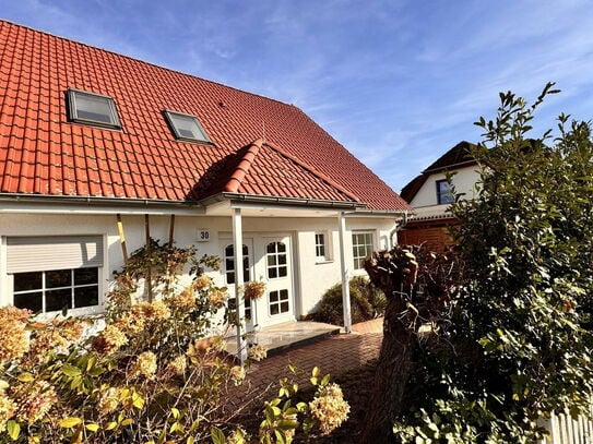 Haus mit Grundstück und Carport