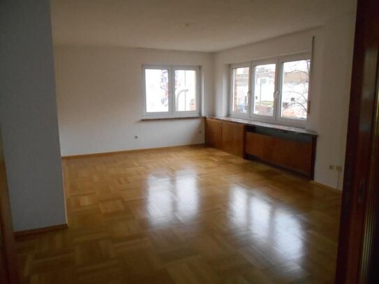 KESTLER IMMOBILIEN IVD - PARKETT/LAMINAT - TAGESLICHTBAD - 4 ZIMMERWOHNUNG - RENNWEG