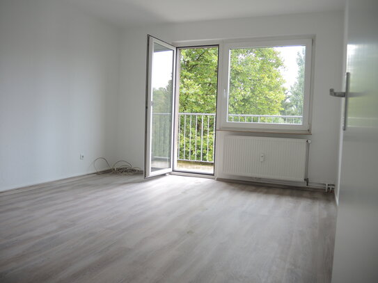 ++ Lichtdurchflutete 60qm, 3,5 Zimmer mit Balkon im 8-Fam.Haus ++ Erstbezug nach Renovierung ++