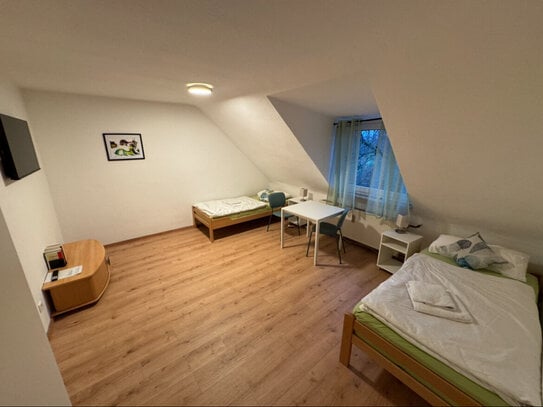 Frischsanierte 3-Zimmer-Dachgeschoss-Wohnung in Köln Lind