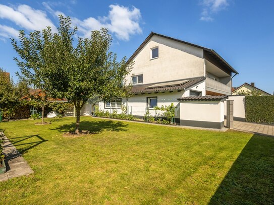 Großzügiges und top gepflegtes Zweifamilienhaus mit schönem Garten, großer Loggia und Kamin