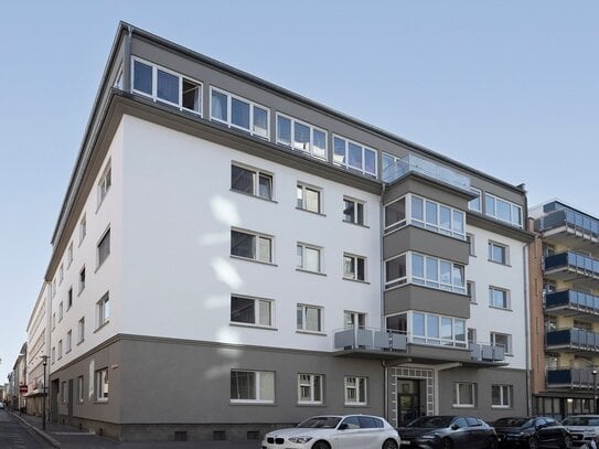 Große 8-Zimmerwohnung mit 2 Bädern und Balkon mitten in Mainz!