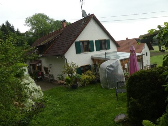 Wohnen wo andere Urlaub machen! Ehem. Bauerhaus für Naturliebhaber in ruhiger Lage bei Rot an der Rot