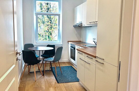 Unbefristetes großes WG-Zimmer ab sofort frei! Pauschalmiete! Modern, möbliert, mit Balkon! Erstbezug!