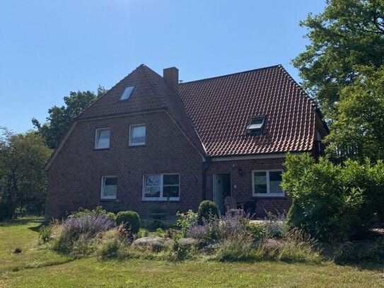 Modernisiertes Einfamilienhaus mit sonnigem Grundstück