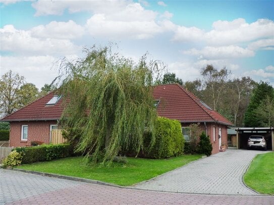 Sehr gepflegtes Zweifamilienhaus mit Carport in zentraler Lage