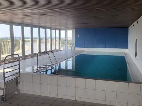 JETZT oder NIE: Möblierte 75 m² Whg. (2,5 Zi.) + Schwimmbad + Einbauküche + Balkon****Direkt am Rhein in Top-Lage***