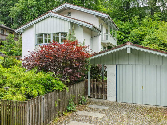 Deisenhofen: Wunderschönes Einfamilienhaus mit Hanglage und großem Garten