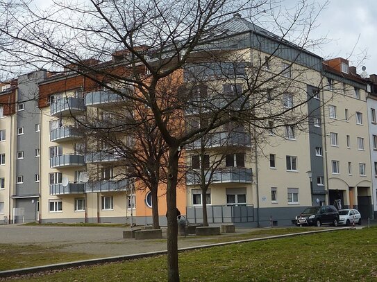 Sanierte 3-Zimmer-Wohnung im DG mit Loggia!