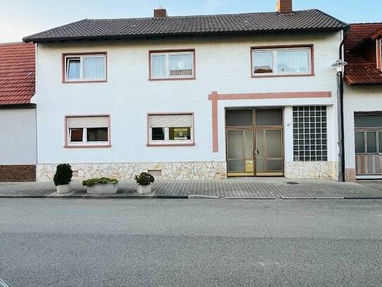 Zweifamilienhaus in bevorzugter Lage (Feldrandlage)