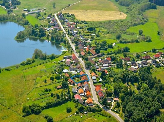 Schickes Ein- oder Zweifamilienhaus in idyllischer Lage und Seenähe