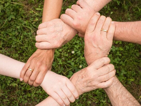 Mit den besten Freunden Tür an Tür wohnen - im Zweifamilienhaus von Bien-Zenker