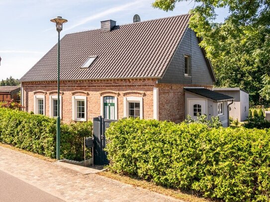 Villa Mühlenblick - Traumhaft leben in Wassernähe mit eigenem Pool