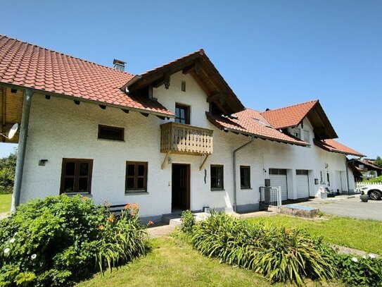 Zweifamilienhaus mit schönem Grundstück für 2 Familien in Schwarzach zw. Deggendorf + Straubing