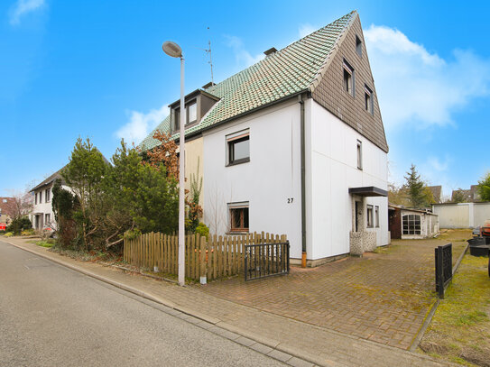 Leerstehendes Einfamilienhaus, ca. 100 m², mit Doppelgarage und Garten in Mülheim-Saarn