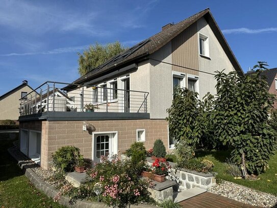 Einfamilienhaus in Müritznähe (ca. 140 m) mit Einlieger-/Ferienwohnung & Nebengelass in ruhiger Wohngegend offenbart vi…