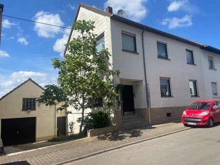 gemütliches Ein- / Zweifamilienhaus mit Garten/Garage in Wadgassen