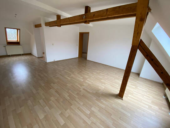 Tolle Dachgeschoßwohnung in beliebter Wohngegend von Zwickau - Jetzt anschauen!