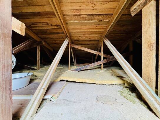 Dachgeschossrohling (Spitzboden/Kriechboden) zum Ausbau mit gültiger Baugenehmigung!