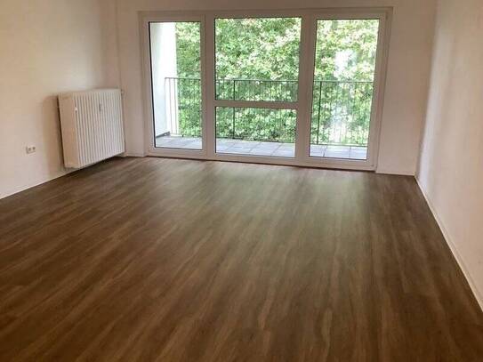 Große 3-Zimmer-Wohnung mit Balkon