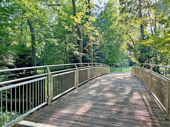 direkt am Pasinger Stadtpark: Urgemütliche 2-3-Zimmer-Altbauwohnung mit Kachelofen und tollem Blick