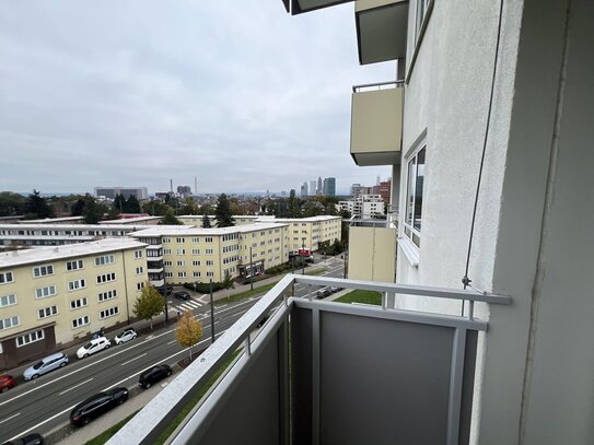 Neuwertige 1-Zimmer-Wohnung mit Balkon und Skyline-Blick in Frankfurt-Sachsenhausen