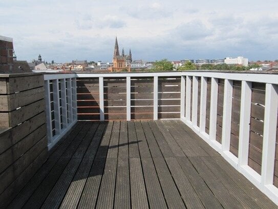 Blick über die Dächer von Schwerin! Dachterrasse! 3-Zimmer Maisonettewohnung in 19055 Schwerin - Schelfstadt