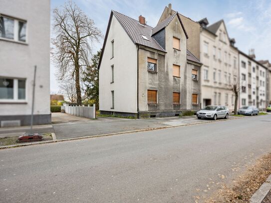 Sanierungsbedürftiges Dreifamilienhaus zur sofortigen (Eigen-)Nutzung in Lünen-Brambauer