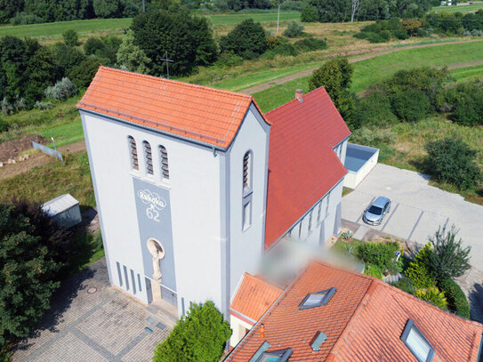 Investition in Einzigartigkeit: Kirche, Mehrfamilienhaus & B-Plan-Grundstück in Jeßnitz!