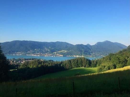 Sonnig und ruhig gelegene Doppelhaushälfte mit 4 großzügig geschnittenen Wohnungen