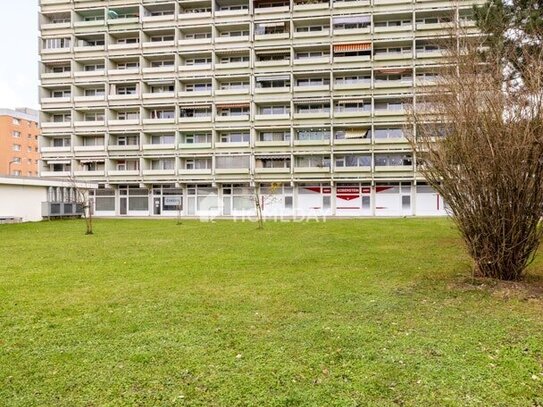 Bezugsfrei! Attraktive 2-Zimmer-Wohnung mit EBK und Loggia in Regensburg