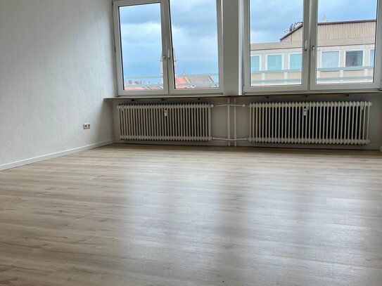 +++HELLE, RENOVIERTE 1-ZIMMER WOHNUNG MIT MODERNER KÜCHE UND AUFZUG IM 5. STOCK+++