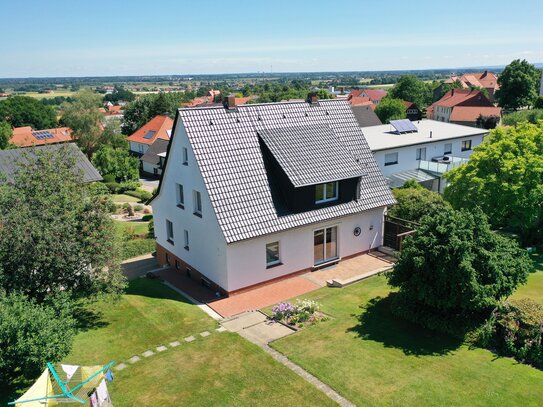 Grundsolide und gepflegt ist dieses schöne 1-2 Familienhaus auf einem sonnigen Südgrundstück...