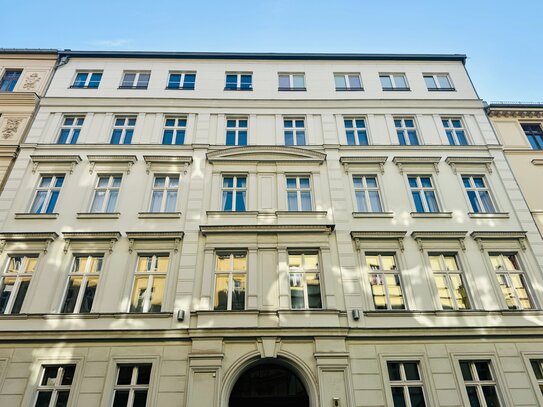 Regierungsviertel! großzügig geschnittene 3 Zimmer-Wohnung mit separater Küche, tlw. Kassettentüren, Südbalkon, 3. Ober…