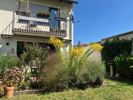 Charmantes Reihenendhaus mit Garage und schönem Garten in Schwabach-Wolkersdorf