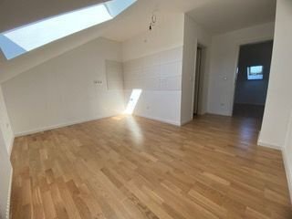 Top renovierte 2 Zi DG Wohnung Garching an der Alz