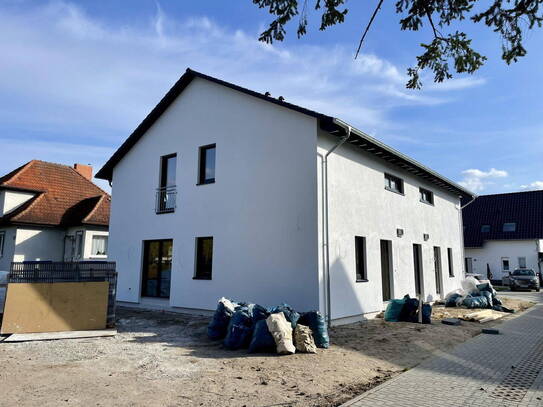 Moderne Doppelhaushälften zur Miete in Brieselang - Erstbezug