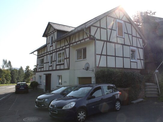 Wohnhaus mit zwei Mietwohnungen und Einliegerwohnung in Bad Laasphe-Ortsteil